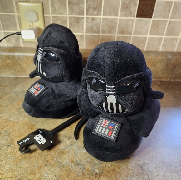 Star Wars Size 7/8 NWT Slippers Dart Vader Ground Up - Picture 2 of 12